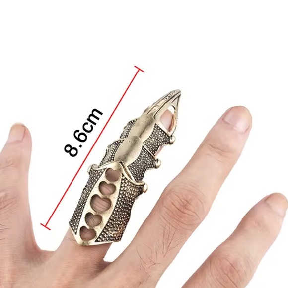 Halloween gothic skull Finger Armor Ring
Adjustable - Picture 4 of 7